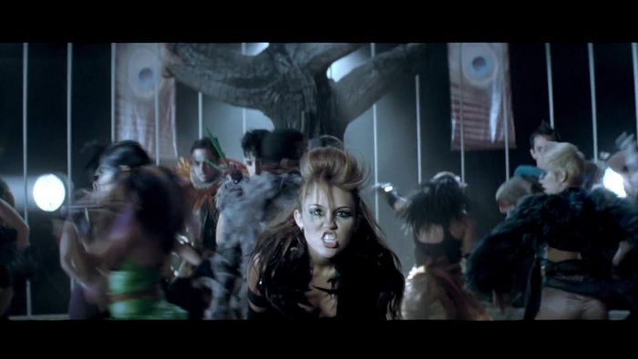 Miley Cyrus - Can\'t Be Tamed 0461