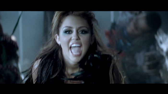 Miley Cyrus - Can\'t Be Tamed 0465