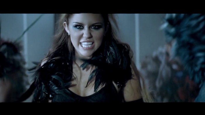 Miley Cyrus - Can\'t Be Tamed 0468