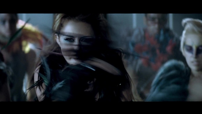 Miley Cyrus - Can\'t Be Tamed 0470