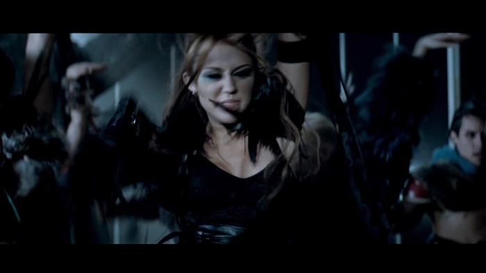 Miley Cyrus - Can\'t Be Tamed 0475