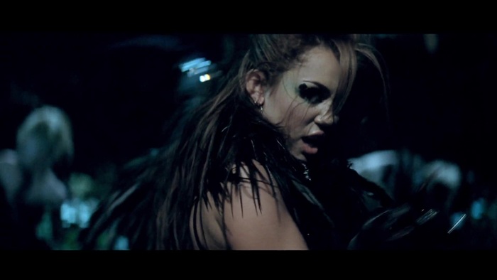 Miley Cyrus - Can\'t Be Tamed 0504 - MilUuU CBT