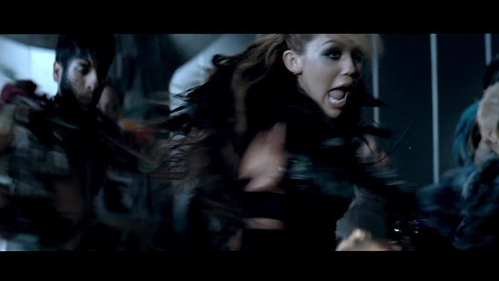 Miley Cyrus - Can\'t Be Tamed 0518 - MilUuU CBT