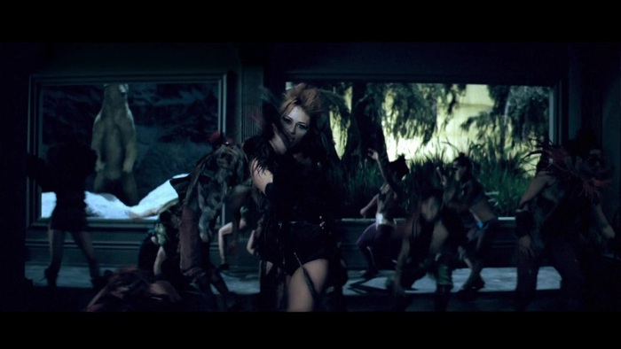 Miley Cyrus - Can\'t Be Tamed 0573