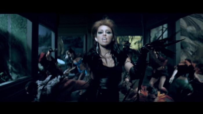 Miley Cyrus - Can\'t Be Tamed 0613