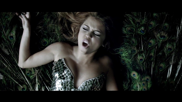 Miley Cyrus - Can\'t Be Tamed 0645