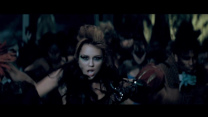 Miley Cyrus - Can\'t Be Tamed 0650