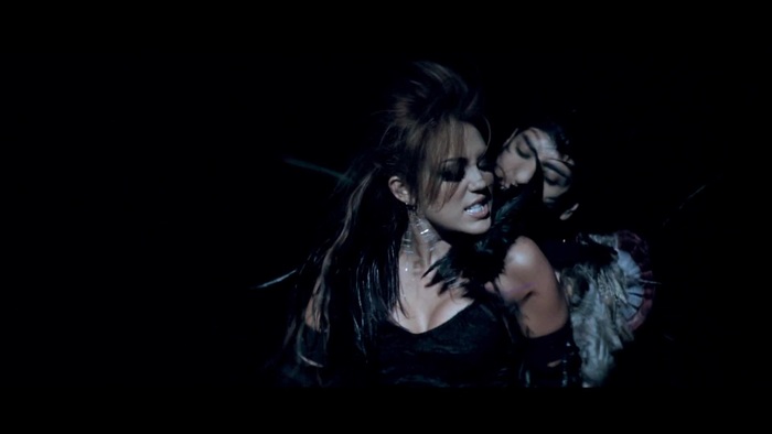 Miley Cyrus - Can\'t Be Tamed 0743