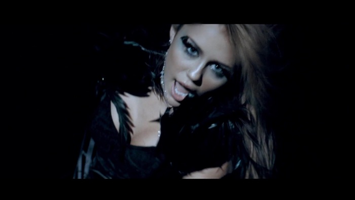 Miley Cyrus - Can\'t Be Tamed 0773