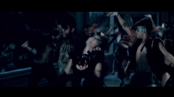 Miley Cyrus - Can\'t Be Tamed 0784