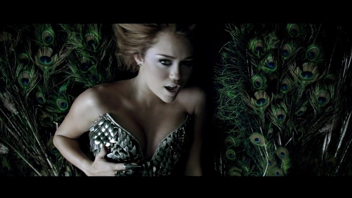 Miley Cyrus - Can\'t Be Tamed 0827
