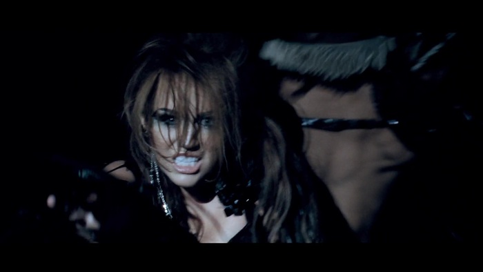 Miley Cyrus - Can\'t Be Tamed 0835