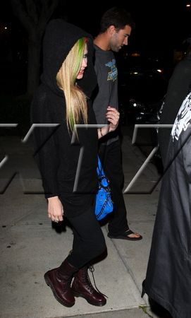 aAfkjfp01fo1i-30026loc50243953_wm_lavigne020211_11_122_502lo