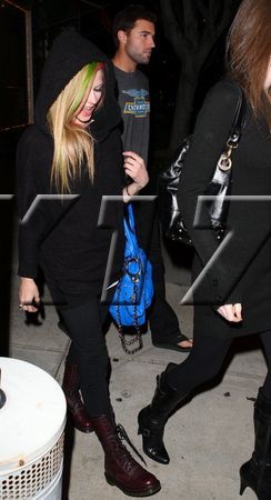 aAfkjfp01fo1i-31351loc42243954_wm_lavigne020211_12_122_422lo