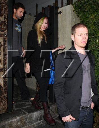 aAfkjfp01fo1i-31968loc12343841_wm_lavigne020211_10_122_123lo