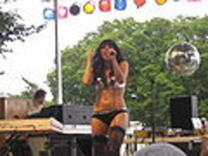 120px-Lady_Gaga_at_Lollapalooza_2007-08 - lady gaga date