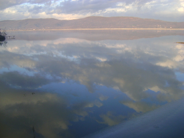 APUS DE SOARE PE LAC IN DECEMBRIE