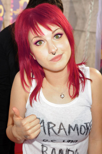 hayley-williams-pink-hair--large-msg-122465030865 - MY FRIEND NUMBER ONE