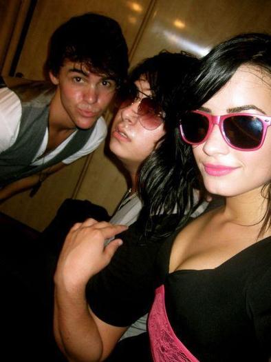 Demi_Lovato_1254687271_3 - Demi Lovato