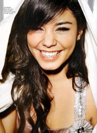 Vanessa_Hudgens_1254191077_1