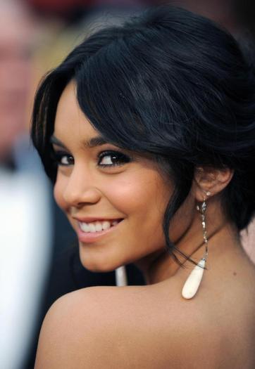 Vanessa_Hudgens_1257539439_0 - Vanessa Hudgens