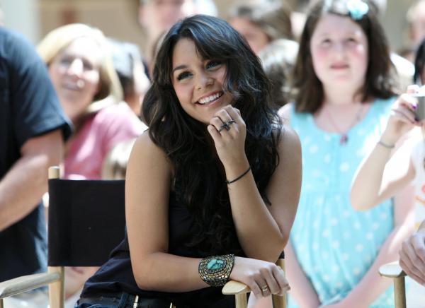 Vanessa_Hudgens_1257540911_0