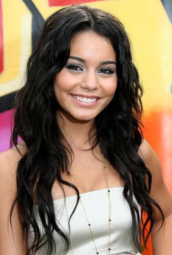 Vanessa_Hudgens_1257545886_0