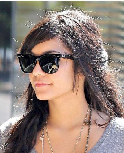 Vanessa_Hudgens_1258666558_2