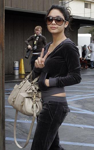 Vanessa_Hudgens_1258666658_2