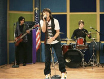 19443013_TZZSGEKTY - Mitchel Musso