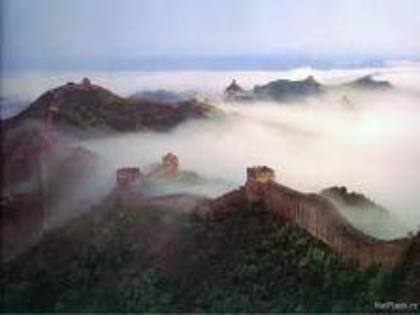 deasupra norilor - zidul chinezesc