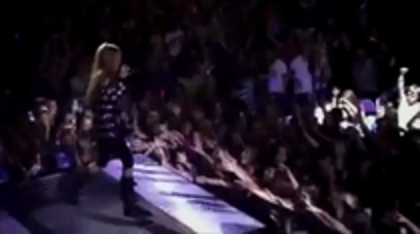 29395646_NCDOAUPTW - hannah montana cand se pregateste de concert