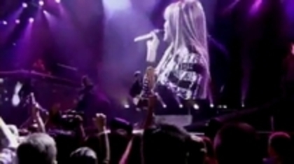 29395999_CWREPLLUP - hannah montana cand se pregateste de concert