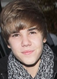 25605662_UFMTSXWJI - CaTeVa PoZe Cu JuStIn BiEbEr