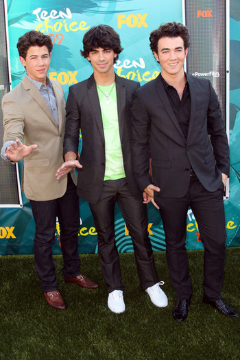 2009+Teen+Choice+Awards+Arrivals+r4zI8nkGOVwl - 2009 Teen Choice Awards - Fashion Choices