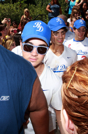 Jonas+Brothers+Road+Dogs+quXWDzfe5yDl - The Jonas Brothers Greet Fans