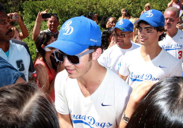 Jonas+Brothers+Road+Dogs+uI6dnL5B49yl - The Jonas Brothers Greet Fans