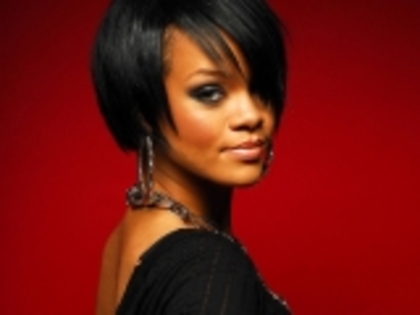 rihanna_2_fullscreen_wallpaper_1024x768-236117