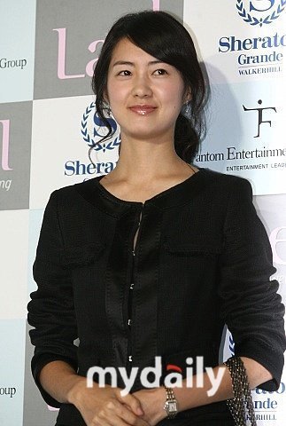 34037_409506702069_210633072069_4277172_3356101_n - Deokman-Lee Yo Won