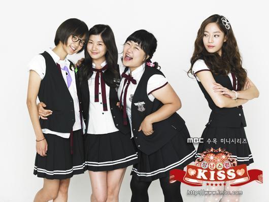 21777034_RCSTVCETA - playful kiss