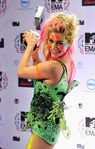 Kesha+MTV+Europe+Music+Awards+2010+Media+Boards+LL9tsD-1_J0l[1] - kesha la EMA