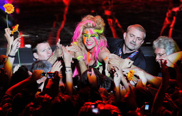 Kesha+MTV+Europe+Music+Awards+2010+Show+3ariyCnBLy5l[1]