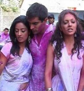 dill-mil-gaye-play-holi-0321.thumbnail[1]