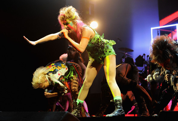 Kesha+MTV+Europe+Music+Awards+2010+Show+gw2WlQxk1QOl[1]
