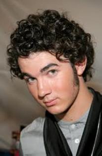 imagesCARBDSLZ - Kevin Jonas