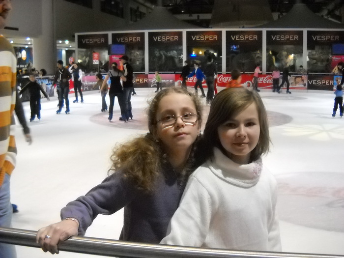 la patinoar cu bff - Album_Me_Cool