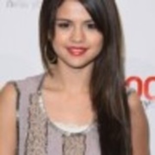 29881954_LWPHLYQXY - selena gomez 2