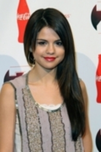 29881961_GFMLQYVPG - selena gomez 2