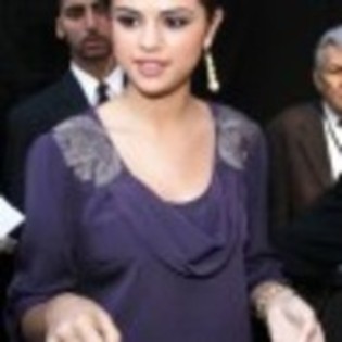 30500099_IBQLGVVSK - selena gomez 2