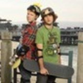 zeke-and-luther-285630l-thumbnail_gallery - Zeke si Luther